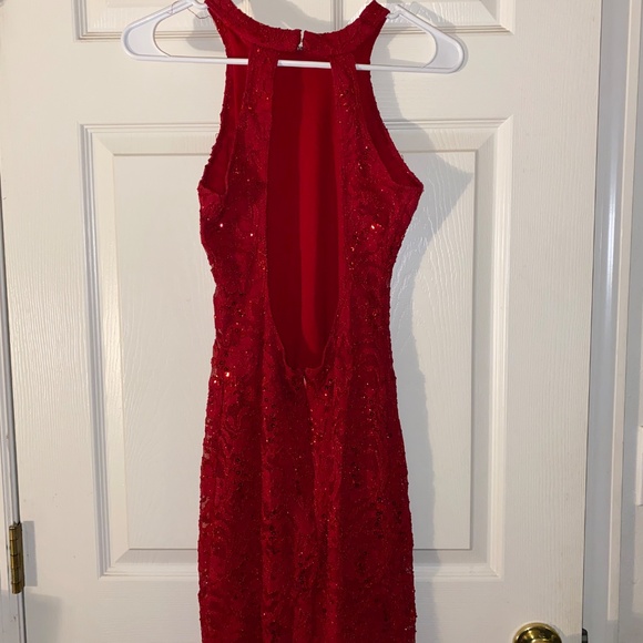 Maroon colored dress - Picture 2 of 4